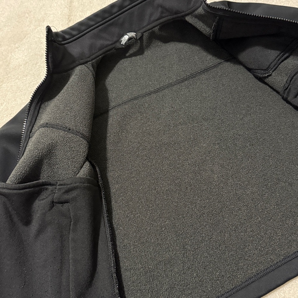 The North Face boys Black Performance Jacket - Picture 10 of 10
